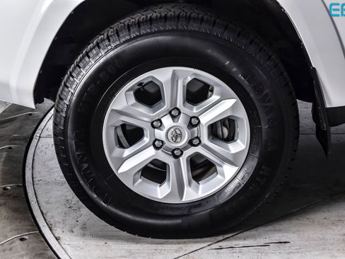 Used 2024 Toyota 4Runner SR5 AWD/4WD image 10