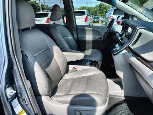 Used 2017 Toyota Sienna XLE AWD/4WD image 26