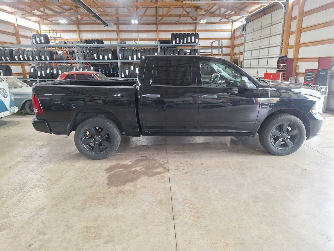 Used 2014 RAM 1500 Express w/ Black Ram 1500 Express Group AWD/4WD image 9