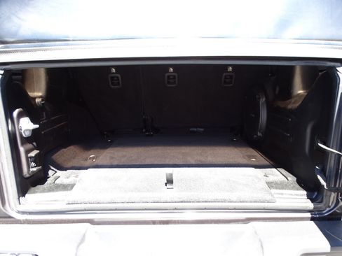 Used 2018 Jeep Wrangler Unlimited Sahara image 12