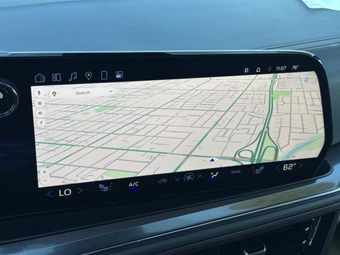 Used 2025 Chevrolet Suburban RST image 13