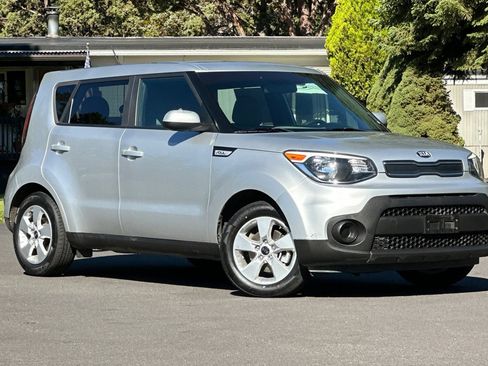 Used 2019 Kia Soul FWD image 2
