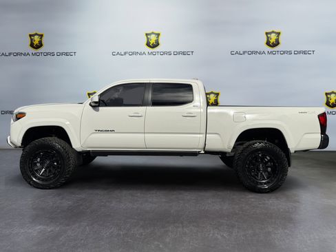 Used 2022 Toyota Tacoma SR5 AWD/4WD image 2