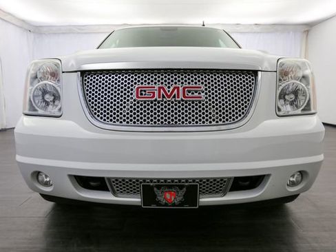 Used 2011 GMC Yukon XL Denali AWD/4WD image 38