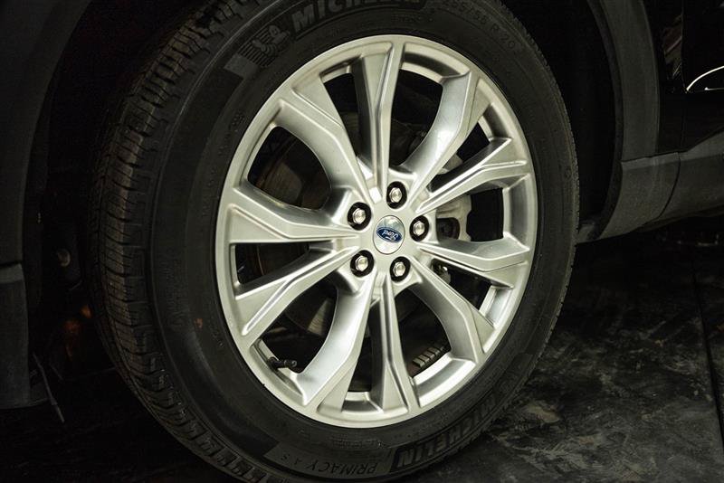 Used 2023 Ford Explorer XLT w/ Equipment Group 202A AWD/4WD image 3