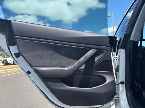 Used 2018 Tesla Model 3 Long Range RWD image 16