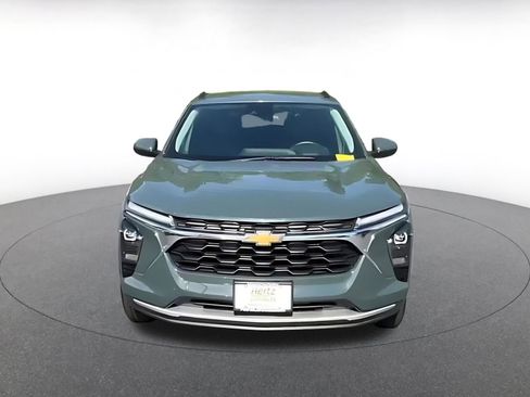 Used 2025 Chevrolet Trax LT w/ LT Convenience Package FWD image 4