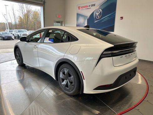 New 2026 Toyota Prius Plug-In Hybrid image 4