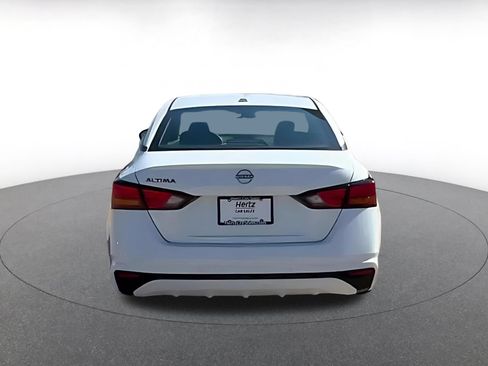 Used 2025 Nissan Altima 2.5 SV FWD image 12