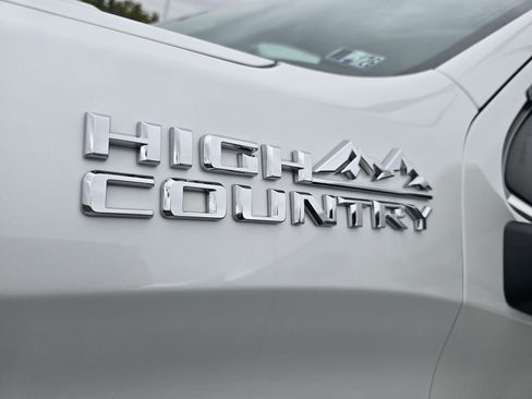 Used 2021 Chevrolet Silverado 1500 High Country w/ Technology Package image 12