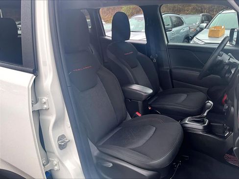 Used 2023 Jeep Renegade Trailhawk image 11