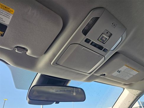 Used 2023 Toyota Highlander LE image 28