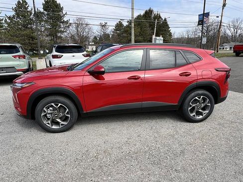 New 2026 Chevrolet Trax LT w/ Sunroof Package FWD image 2