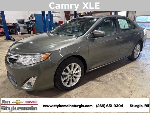Used 2014 Toyota Camry XLE image 1