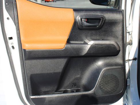 Used 2019 Toyota Tacoma SR5 image 12