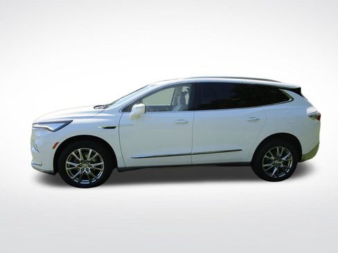 Used 2023 Buick Enclave Premium w/ Experience Buick Package FWD image 3
