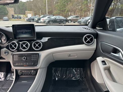 Used 2016 Mercedes-Benz CLA 250 image 17