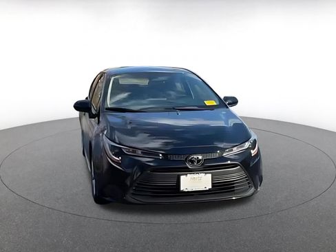 Used 2025 Toyota Corolla LE image 4