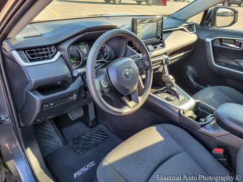 Used 2021 Toyota RAV4 XLE image 9