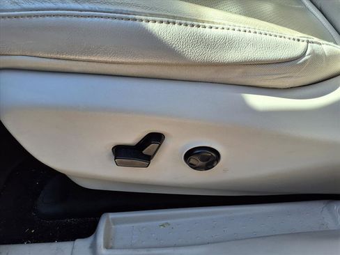 Used 2021 Chrysler Pacifica Touring-L w/ Uconnect Theater Family Group image 16