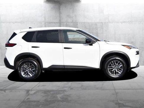 Used 2023 Nissan Rogue S image 5