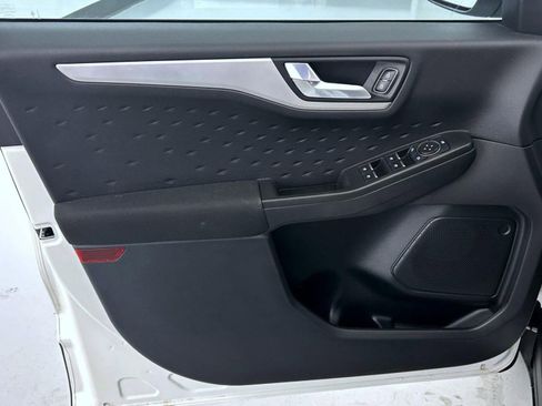 Used 2020 Ford Escape SE image 9