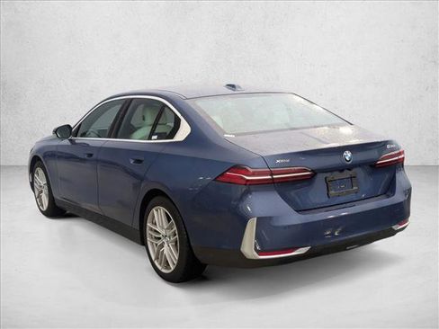 Used 2024 BMW 530i xDrive w/ Convenience Package image 7