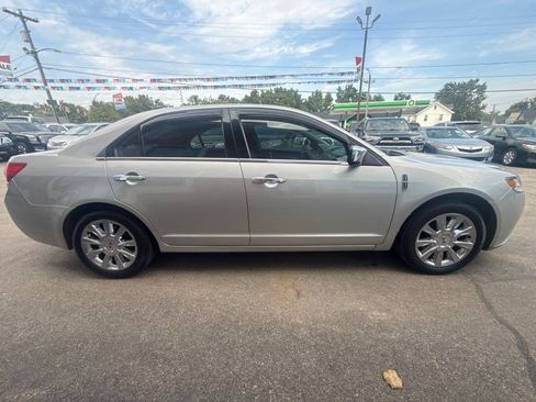 Used 2010 Lincoln MKZ AWD image 4