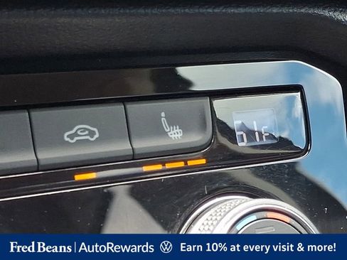 Certified 2022 Volkswagen Taos SEL AWD/4WD image 30