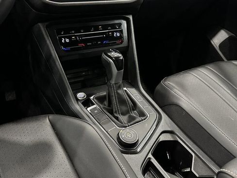 Used 2023 Volkswagen Tiguan SE image 30