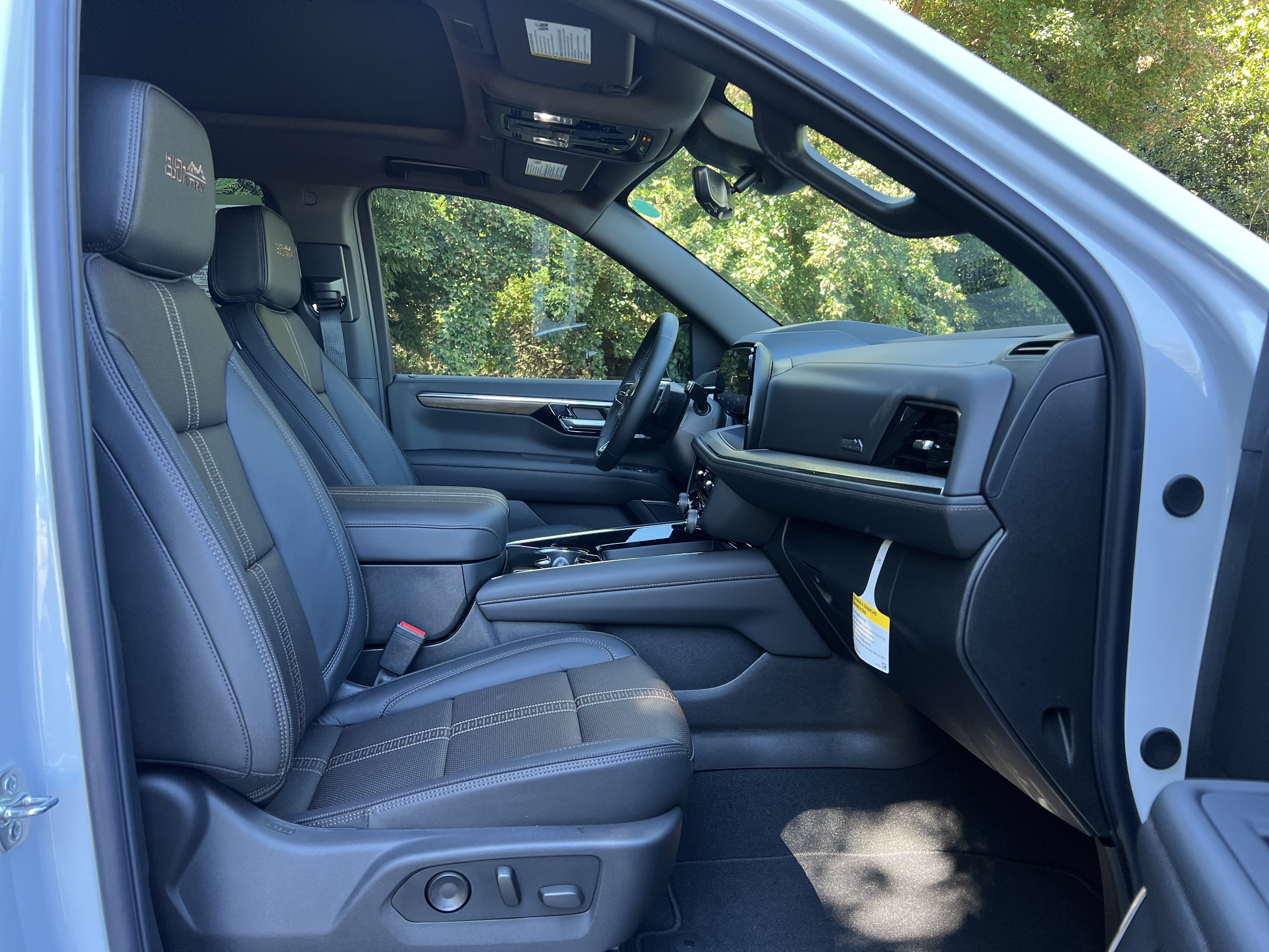 New 2026 Chevrolet Tahoe High Country w/ Sun And Tow Package AWD/4WD image 34