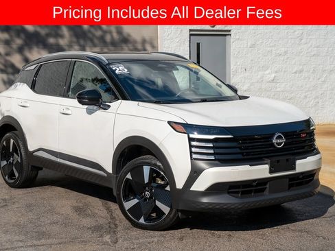 Used 2025 Nissan Kicks SR AWD/4WD image 1