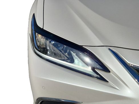 Used 2023 Lexus ES 250 w/ Premium Package image 10