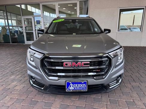 Used 2024 GMC Terrain AT4 image 8