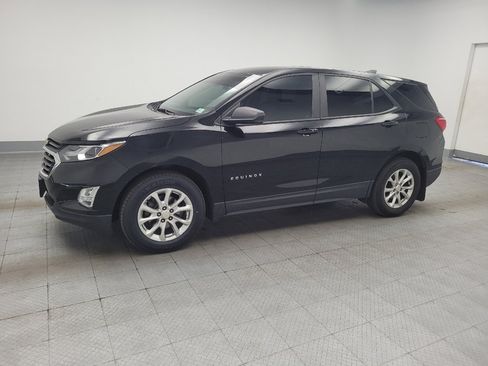 Used 2020 Chevrolet Equinox LS w/ LS Convenience Package FWD image 2