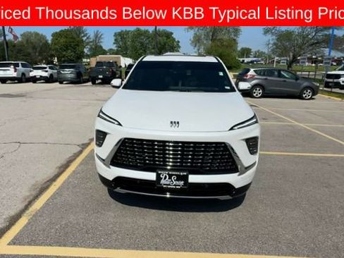 Used 2025 Buick Enclave Avenir w/ Super Cruise Package AWD/4WD image 3