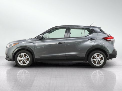 Used 2020 Nissan Kicks S FWD image 2