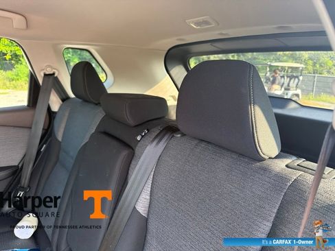 Used 2023 Nissan Rogue SV FWD image 9