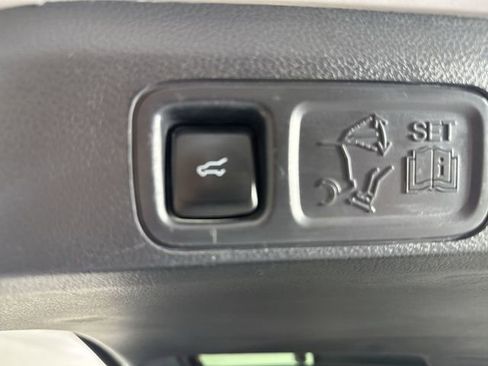Used 2023 Ford Expedition Limited AWD/4WD image 33