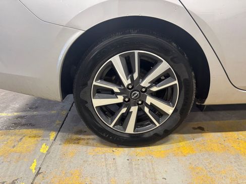 Used 2025 Nissan Versa SV image 29