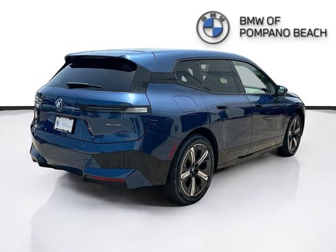 Used 2024 BMW iX xDrive50 w/ Sport Package AWD/4WD image 7