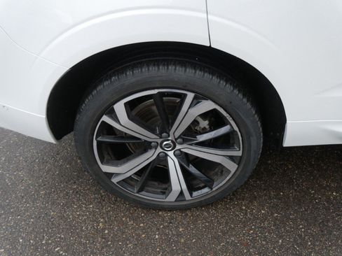 Certified 2023 Volvo XC60 B6 Ultimate w/ Climate Package image 9