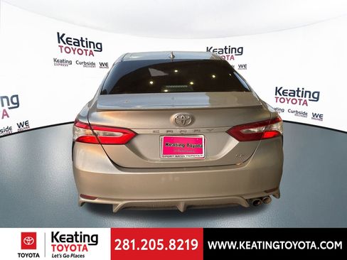 Used 2020 Toyota Camry SE image 4