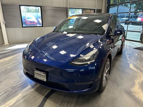 Used 2021 Tesla Model Y Long Range AWD/4WD image 2