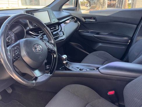 Used 2018 Toyota C-HR XLE image 4