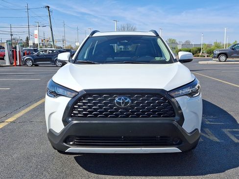 Used 2023 Toyota Corolla Cross LE w/ Moonroof Package image 2