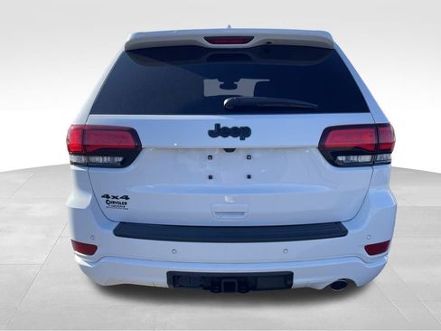 Used 2022 Jeep Grand Cherokee Laredo X image 16