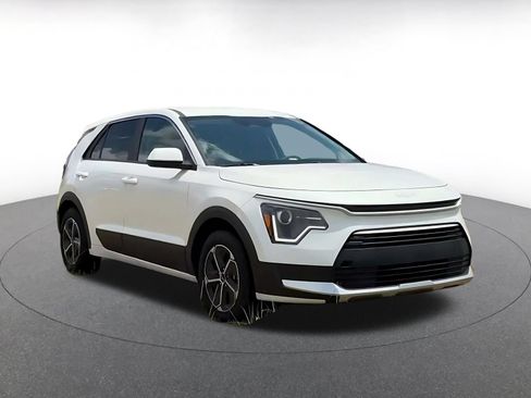 Used 2026 Kia Niro LX FWD image 3