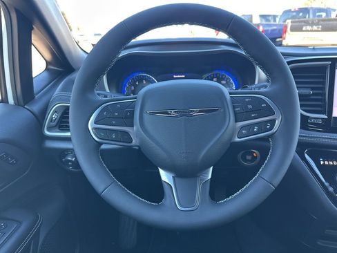 New 2026 Chrysler Pacifica Select AWD/4WD image 15