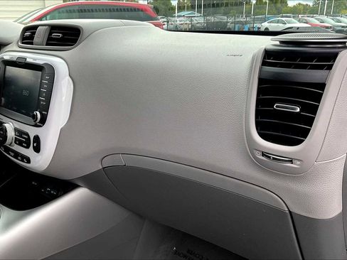 Used 2019 Kia Soul EV image 18
